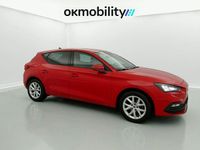 Usado Seat Leon Style 110 CV (80 kW) 2021 Rojo desire/gris