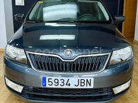 Usado Skoda Rapid Elegance 105 CV (77 kW) 2014 Gris / plata Berlina