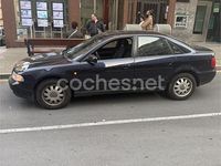 Usado Audi A4 125 CV (91 kW) 2000 Azul Berlina