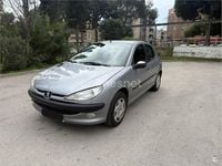 Usado Peugeot 206 110 CV (80 kW) 2001 Gris / plata Berlina