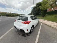 Usado Toyota Auris Hybrid Advance 136 CV (100 kW) 2013 Blanco Berlina