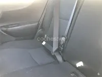 Usado Toyota Yaris Hybrid Active 100 CV (73 kW) 2014 Blanco Berlina