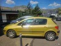 Usado Peugeot 307 110 CV (80 kW) 2002 Amarillo Berlina