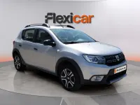 Usado Dacia Sandero Comfort 95 CV (69 kW) 2020 Gris Berlina