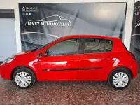 Usado Renault Clio II Authentique 75 CV (55 kW) 2010 Rojo Berlina