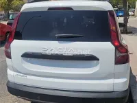 Usado Dacia Jogger Expression 100 CV (73 kW) 2023 Blanco Monovolumen