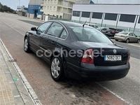 Usado VW Passat Trendline 130 CV (95 kW) 2004 Negro Familiar