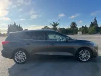 Usado Ford Focus Titanium 125 CV (91 kW) 2019 Gris / plata Familiar