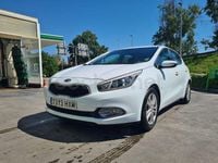 Używany Kia Ceed 100 KM (73 kW) 2015 Biały Hatchback