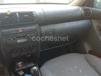 Usado Seat Toledo Stella 100 CV (73 kW) 2000 Verde Berlina