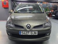 Usado Renault Clio GrandTour Dynamique 85 CV (62 kW) 2009 Verde Familiar