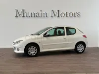 Usado Peugeot 206 75 CV (55 kW) 2002 Blanco Berlina