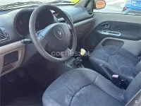 Usado Renault Clio 75 CV (55 kW) 2002 Gris / plata Berlina