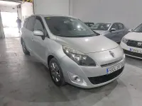 Usado Renault Scénic Intens 110 CV (80 kW) 2016 Gris / plata Monovolumen