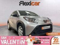 Usado Toyota Aygo Play 72 CV (52 kW) 2024 Gris / plata Utilitario