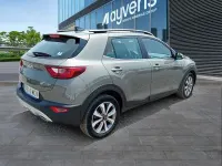 Usado Kia Stonic 120 CV (88 kW) 2022 Verde SUV