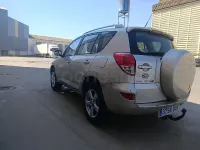 Usado Toyota RAV4 Luna 116 CV (85 kW) 2006 Beige SUV