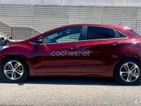 Usado Hyundai i30 GO! 100 CV (73 kW) 2016 Granate Berlina