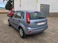 Usado Ford Fiesta 90 CV (66 kW) 2007 Azul Utilitario