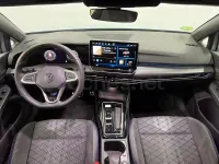 Usado VW Golf VIII R-line 150 CV (110 kW) 2025 Azul Berlina