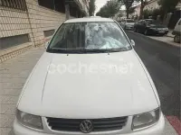 Usado VW Polo Conceptline 50 CV (36 kW) 1999 Blanco Berlina