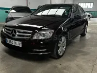 Usado Mercedes C180 Avantgarde 120 CV (88 kW) 2012 Granate Berlina