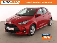 Usado Toyota Yaris Hybrid Active 116 CV (85 kW) 2022 Rojo Berlina