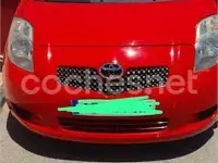 Usado Toyota Yaris 87 CV (63 kW) 2007 Rojo Utilitario