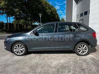 Usado Skoda Rapid Ambition 105 CV (77 kW) 2014 Gris / plata Berlina