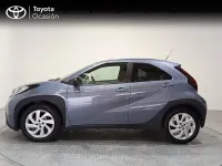 Usado Toyota Aygo X Play 72 CV (52 kW) 2025 Gris / plata SUV