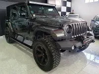 Usado Jeep Wrangler Sahara 270 CV (198 kW) 2019 Gris / plata SUV