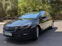 Usado Opel Astra Excellence 136 CV (100 kW) 2017 Negro Berlina