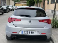 Usado Alfa Romeo Giulietta Distinctive 105 CV (77 kW) 2014 Gris / plateado Utilitario