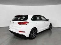 Usado Hyundai i30 121 CV (88 kW) 2022 Blanco Berlina