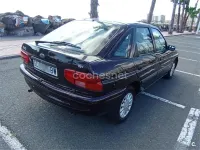 Usado Ford Escort 90 CV (66 kW) 1997 Violeta / lila Berlina