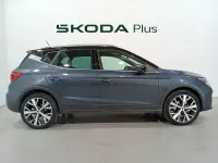 Usado Seat Arona Xperience 110 CV (80 kW) 2023 Gris / plata SUV