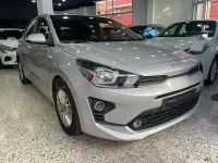 Usado Kia Rio 84 CV (61 kW) 2023 Gris / plata Berlina