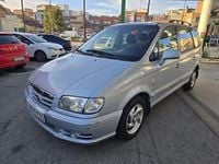 Usado Hyundai Trajet GLS 112 CV (82 kW) 2007 Gris / plata Monovolumen