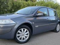 Usado Renault Mégane II Dynamique 130 CV (95 kW) 2006 Gris claro Berlina