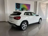 Usado Mercedes GLA180 122 CV (89 kW) 2019 Blanco SUV