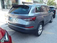 Usado Skoda Kodiaq Style 150 CV (110 kW) 2022 Gris / plata SUV
