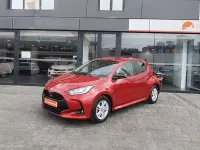 Usado Toyota Yaris 125 CV (91 kW) 2023 Rojo Utilitario