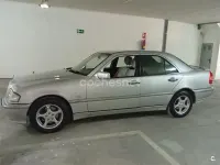 Usado Mercedes C220 Elegance 125 CV (91 kW) 1998 Gris / plata Berlina