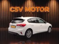 Usado Ford Focus Titanium 125 CV (91 kW) 2022 Blanco Utilitario