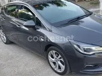 Usado Opel Astra Selective 105 CV (77 kW) 2016 Negro Berlina