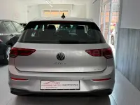 Usado VW Golf VIII Life 131 CV (96 kW) 2022 Gris / plata Berlina