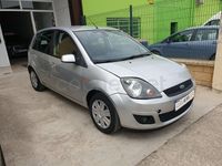 Usado Ford Fiesta Ambiente 68 CV (50 kW) 2006 Gris / plata Utilitario