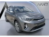 Usado Kia Stonic 100 CV (73 kW) 2025 Plateado SUV