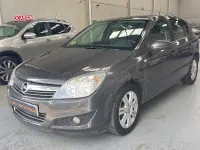 Usado Opel Astra Edition 110 CV (80 kW) 2009 Gris / plata Berlina