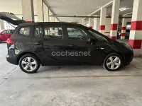 Usado Opel Zafira Tourer Expression 110 CV (80 kW) 2014 Negro Monovolumen